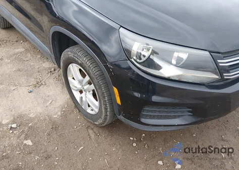 2015 Volkswagen Tiguan S z USA, uszkodzony, nr VIN WVGAV7AX8FW593022